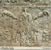 Colonna di San Giovanni elemosiniere (particolare): Forse il vecchio stemma di Morciano.