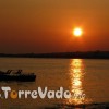 Tramonto sull'imbarcazione e sul mare tra Torre Vado e Posto Vecchio. Foto scattata nel mese di agosto 2009 a Torre Vado 