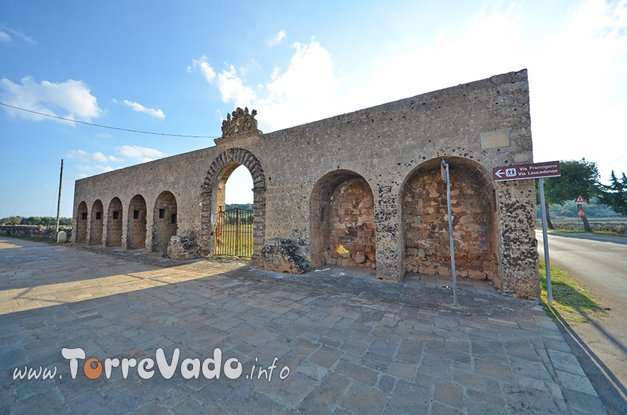 arcate leuca piccola vicino torre vado