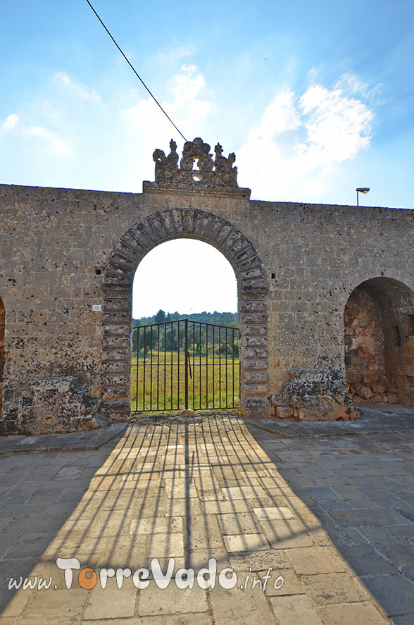 ingresso monumentale mercato leuca piccola